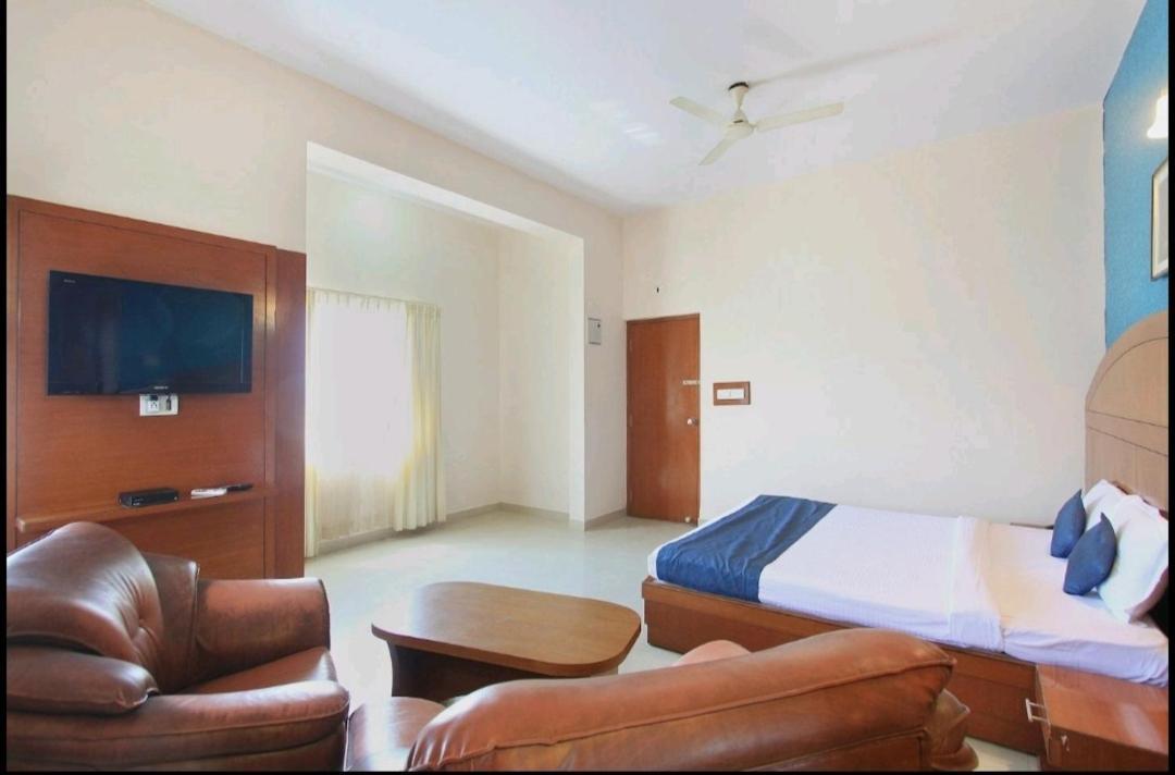 Hotel Stay By The Way Mysore Bagian luar foto