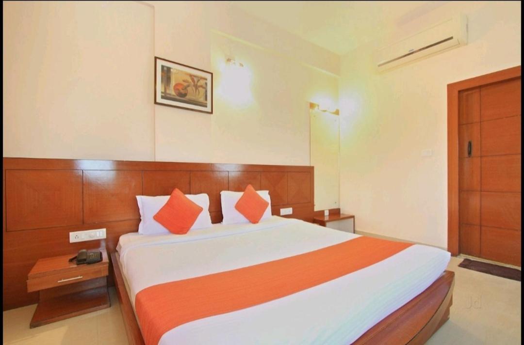 Hotel Stay By The Way Mysore Bagian luar foto