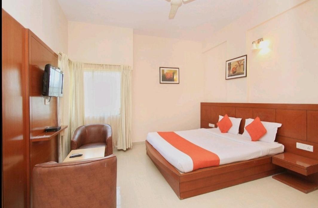Hotel Stay By The Way Mysore Bagian luar foto