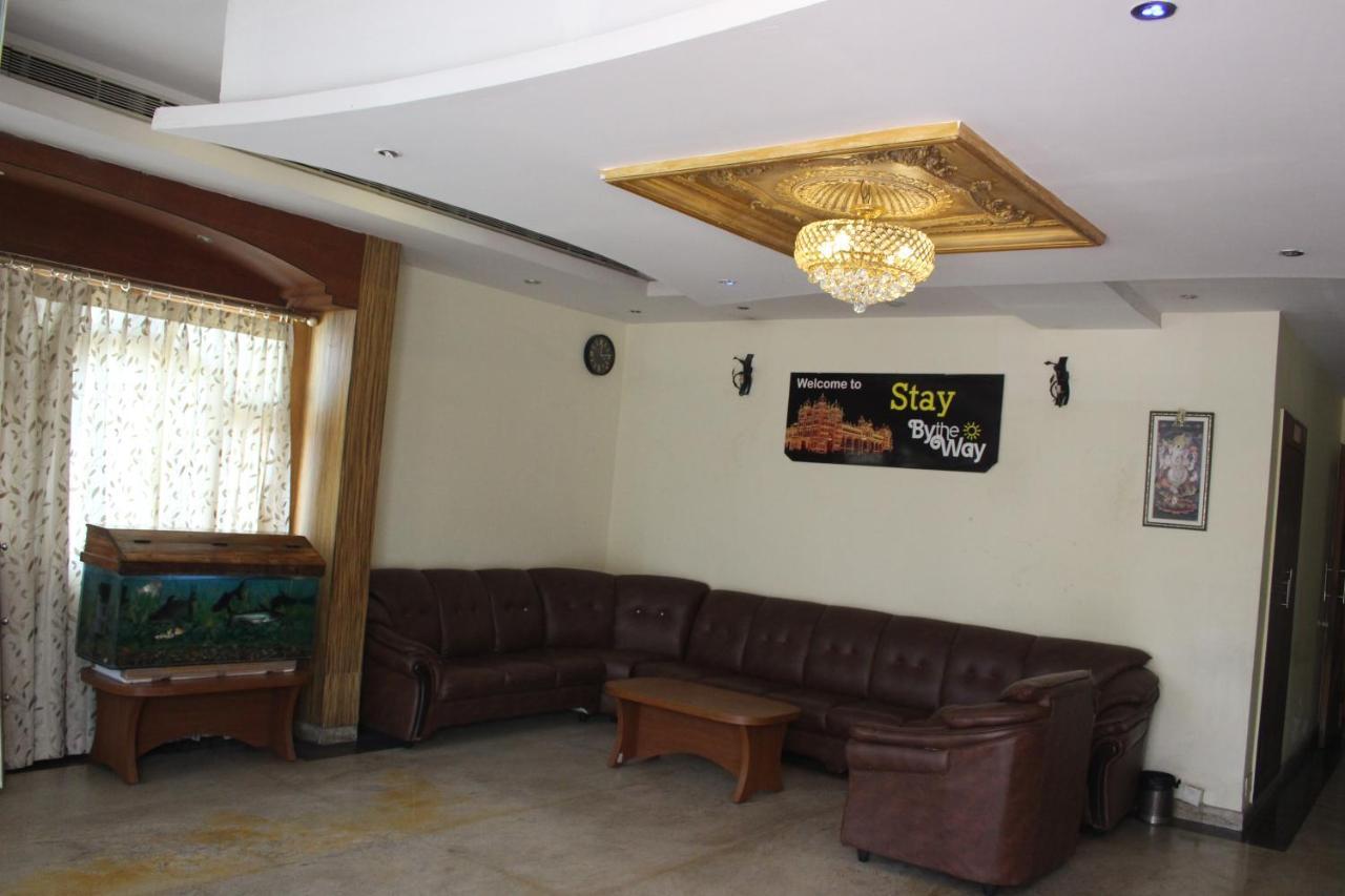 Hotel Stay By The Way Mysore Bagian luar foto