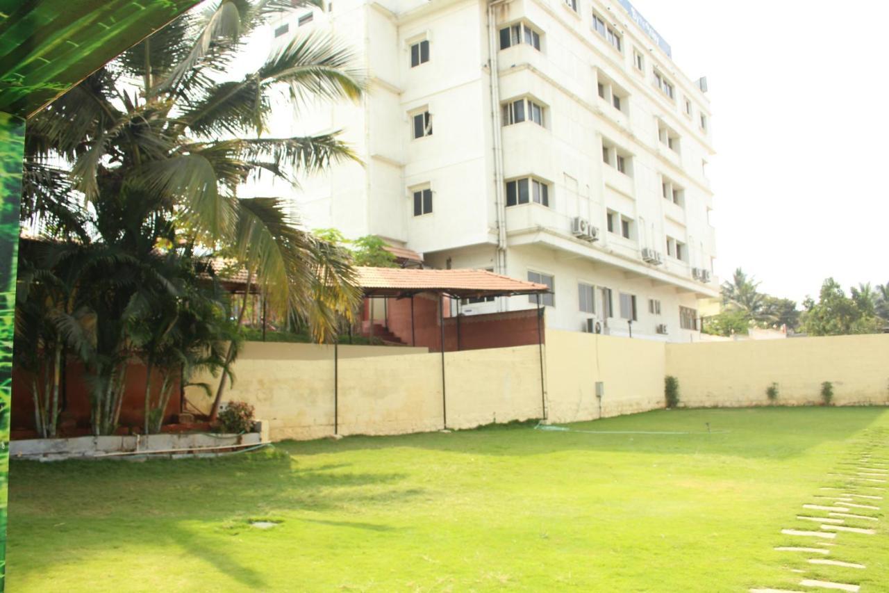 Hotel Stay By The Way Mysore Bagian luar foto