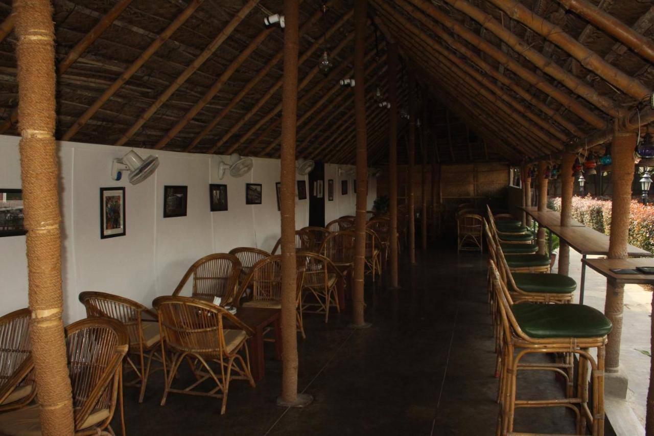 Hotel Stay By The Way Mysore Bagian luar foto