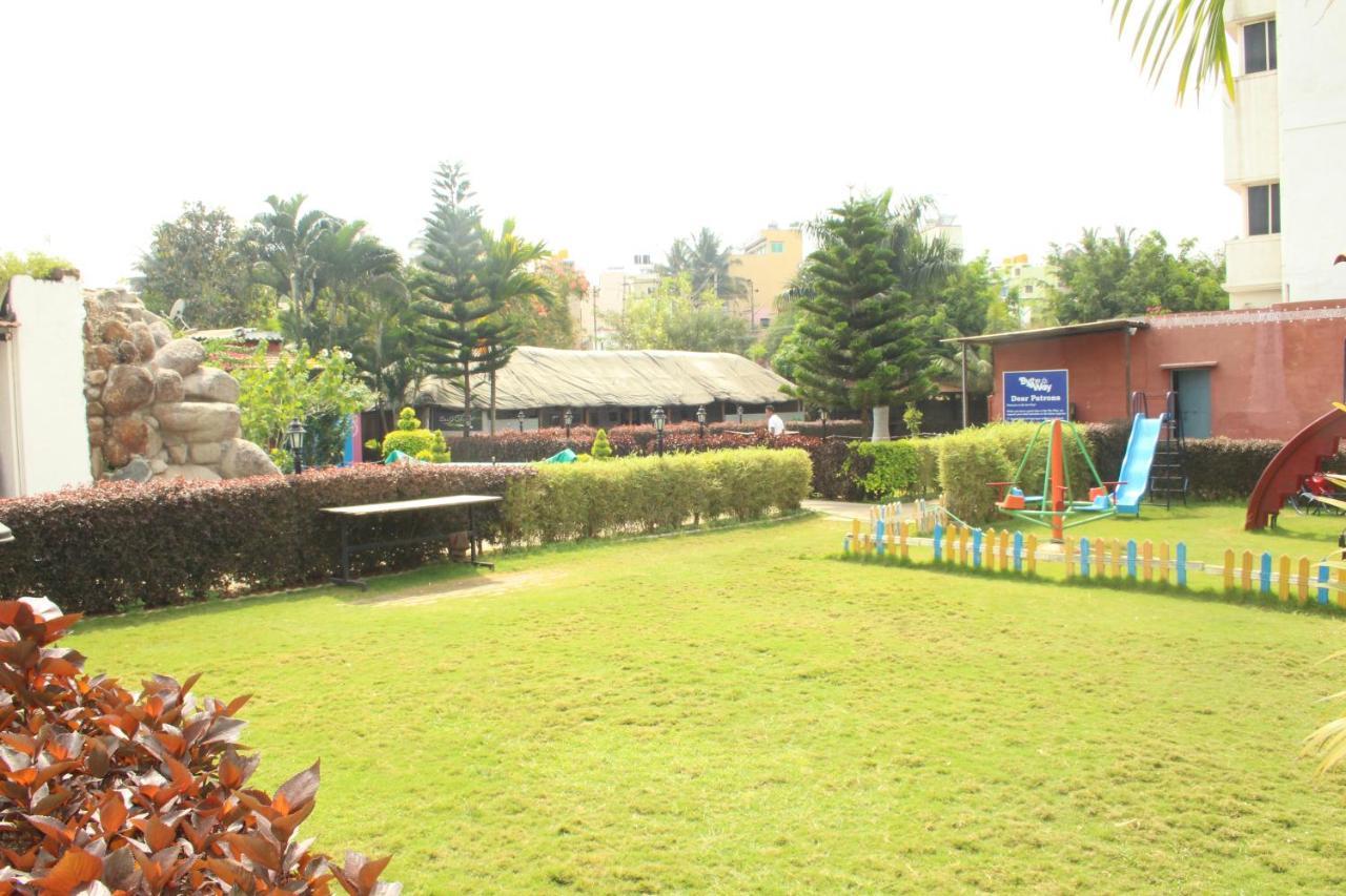 Hotel Stay By The Way Mysore Bagian luar foto