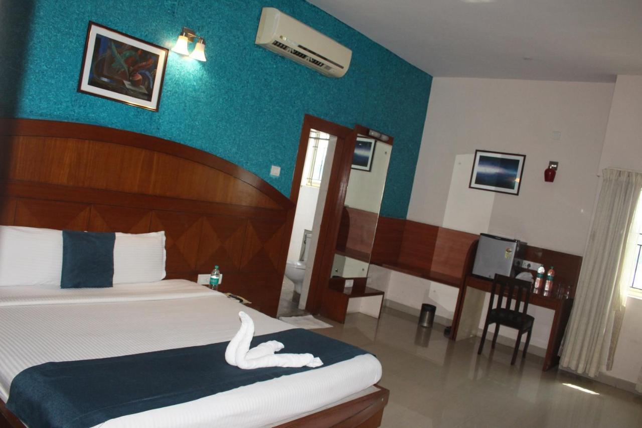 Hotel Stay By The Way Mysore Bagian luar foto