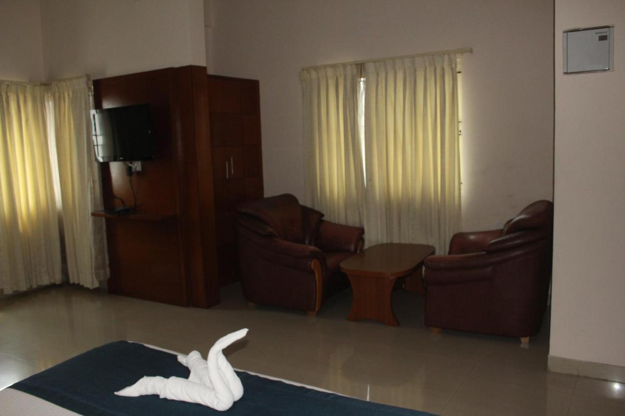 Hotel Stay By The Way Mysore Bagian luar foto