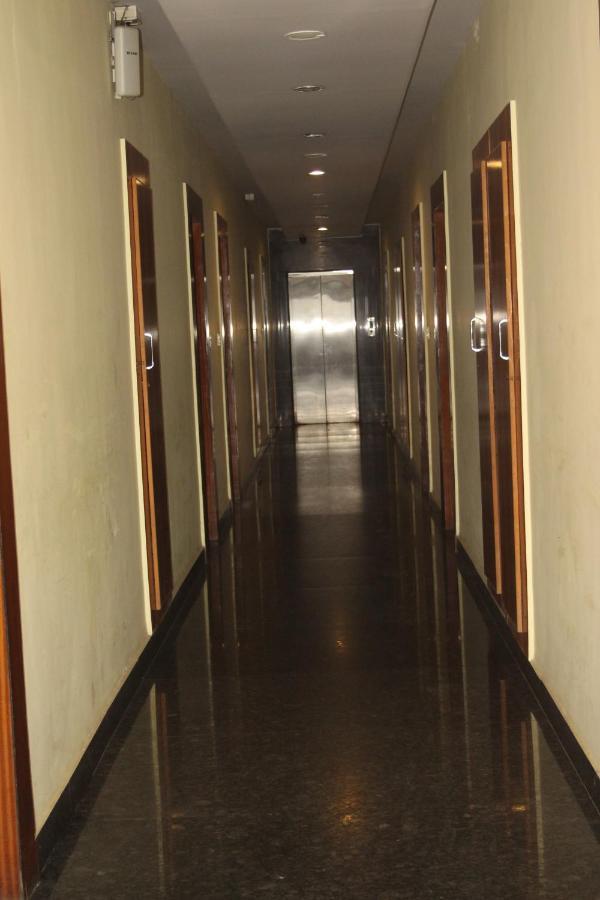 Hotel Stay By The Way Mysore Bagian luar foto