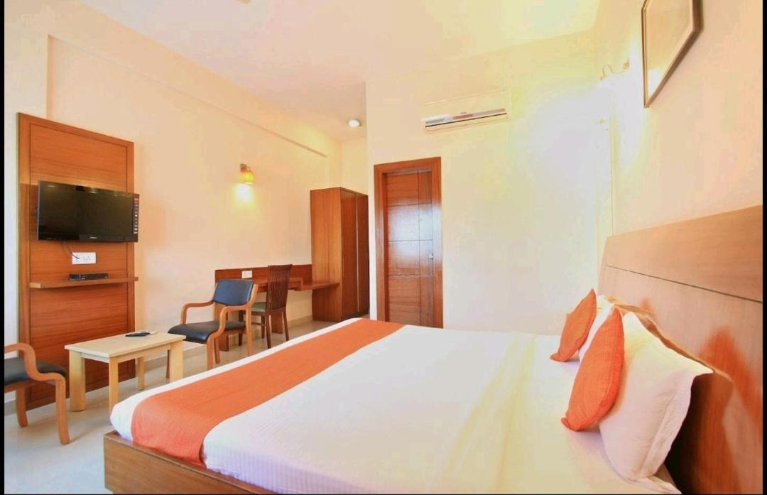 Hotel Stay By The Way Mysore Bagian luar foto